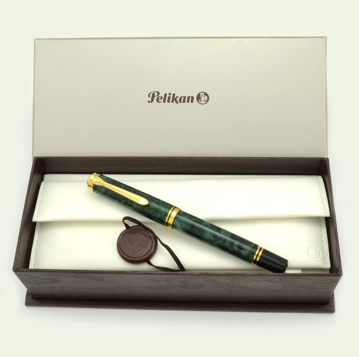 Pelikan M600 Souveran Fountain Pen - Special Edition, Green O Green, Medium  14k (New in Box)